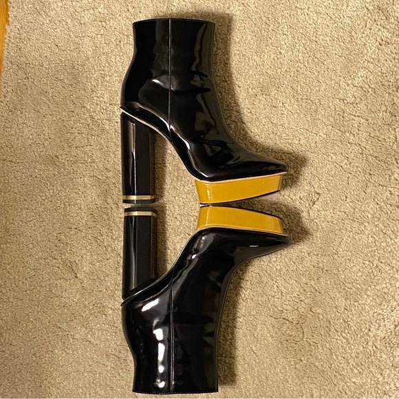 Calvin Klein Bernadet Platform Black Gold Patent Leather Boots size 5 - Picture 4 of 7
